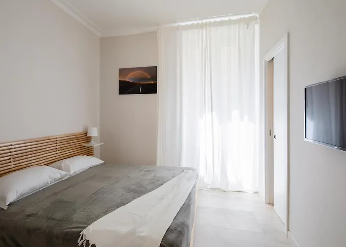 Lucrezio In Apartment *